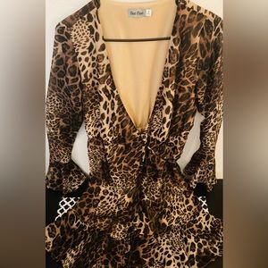 Bee Free preowned ruffled cuff and dress leopard print